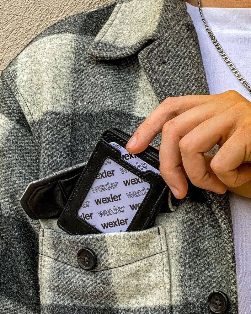 Bulky Wallets Are Out. Smart Carry Is In. Here’s Why Minimal Wins Every Time.